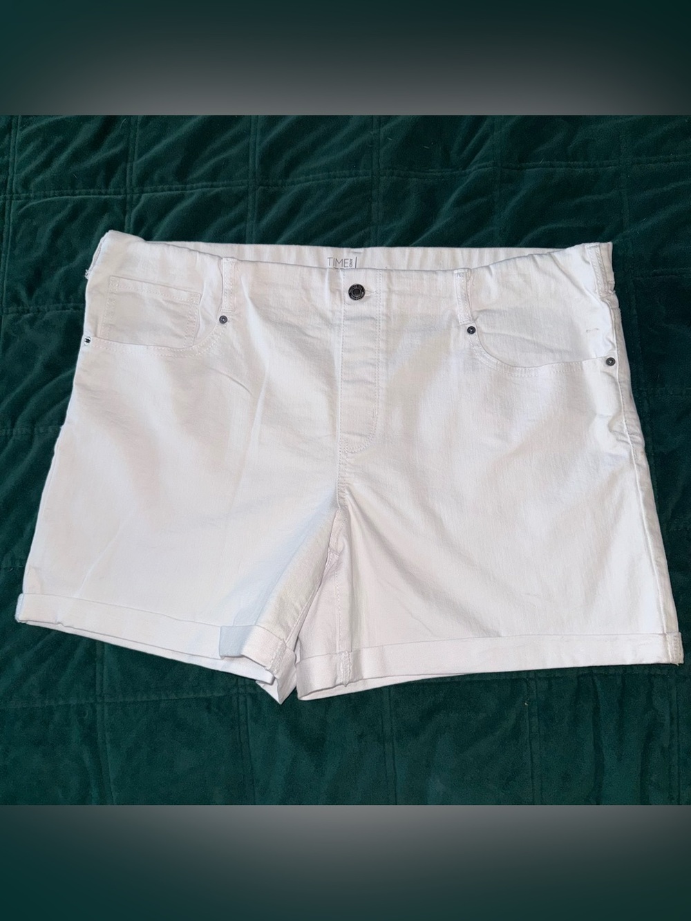 Time and Tru white shorts XL